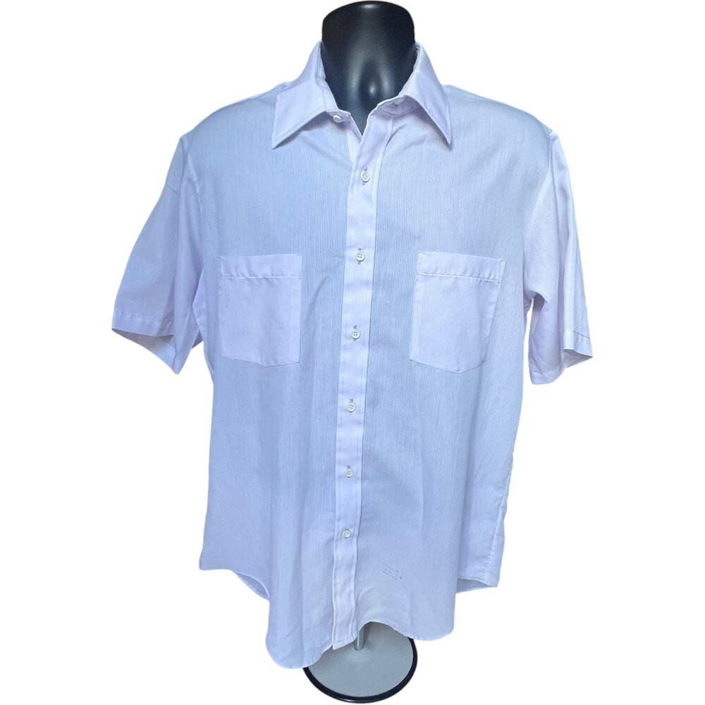 Short-sleeve button-up shirt white micro-stripe, relaxed fit, 90s/Y2K minimalist
